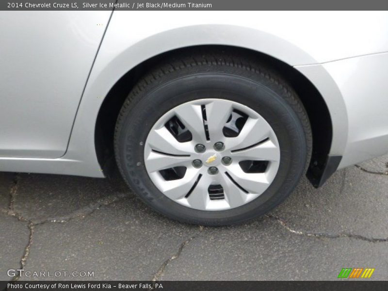 Silver Ice Metallic / Jet Black/Medium Titanium 2014 Chevrolet Cruze LS