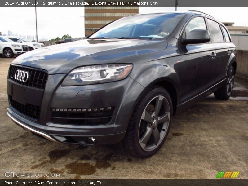 Front 3/4 View of 2014 Q7 3.0 TFSI quattro S Line Package