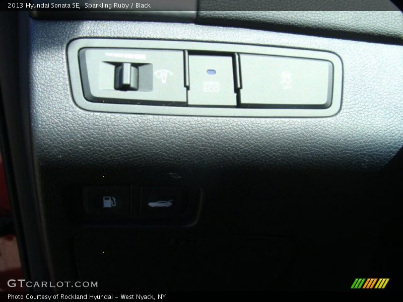 Sparkling Ruby / Black 2013 Hyundai Sonata SE