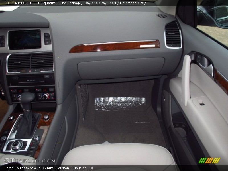 Dashboard of 2014 Q7 3.0 TFSI quattro S Line Package
