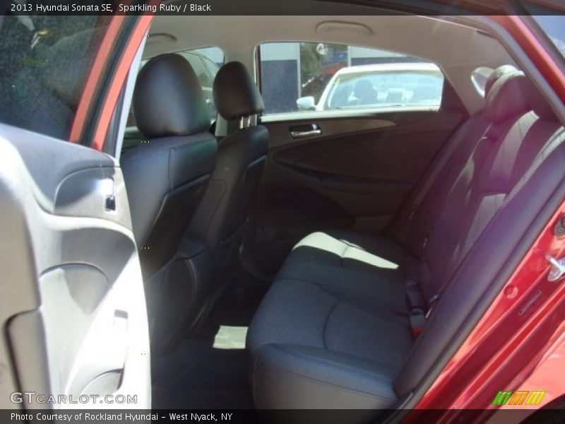 Sparkling Ruby / Black 2013 Hyundai Sonata SE