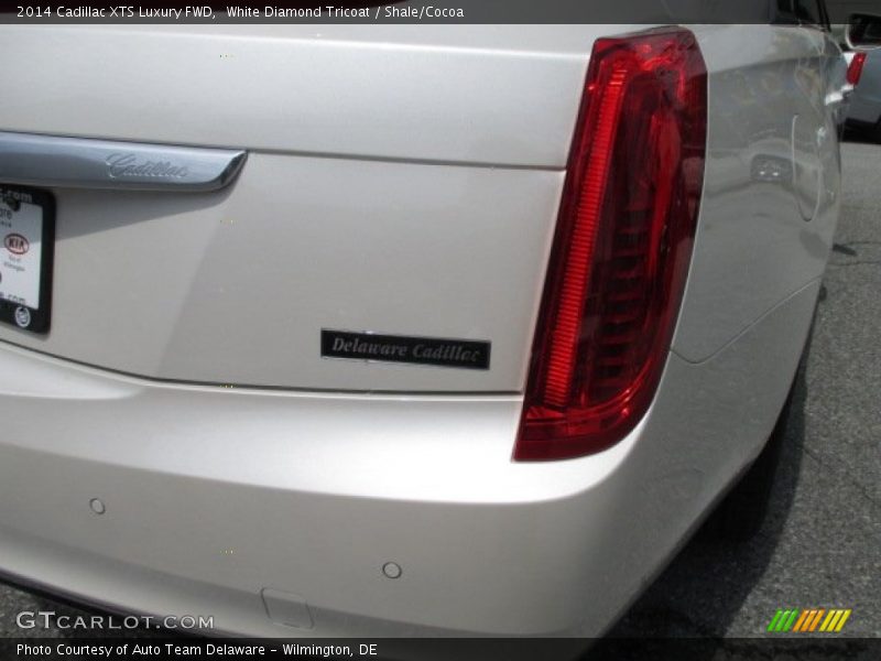 White Diamond Tricoat / Shale/Cocoa 2014 Cadillac XTS Luxury FWD