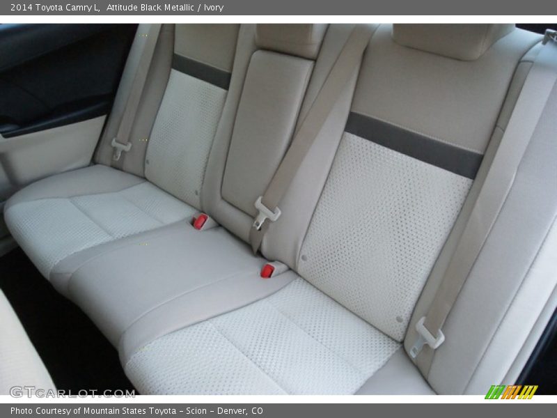 Attitude Black Metallic / Ivory 2014 Toyota Camry L