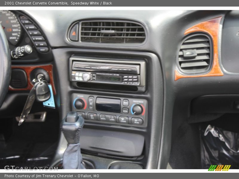 Speedway White / Black 2001 Chevrolet Corvette Convertible