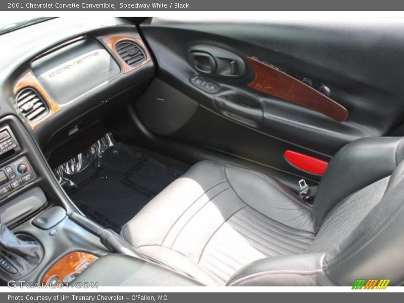 Speedway White / Black 2001 Chevrolet Corvette Convertible