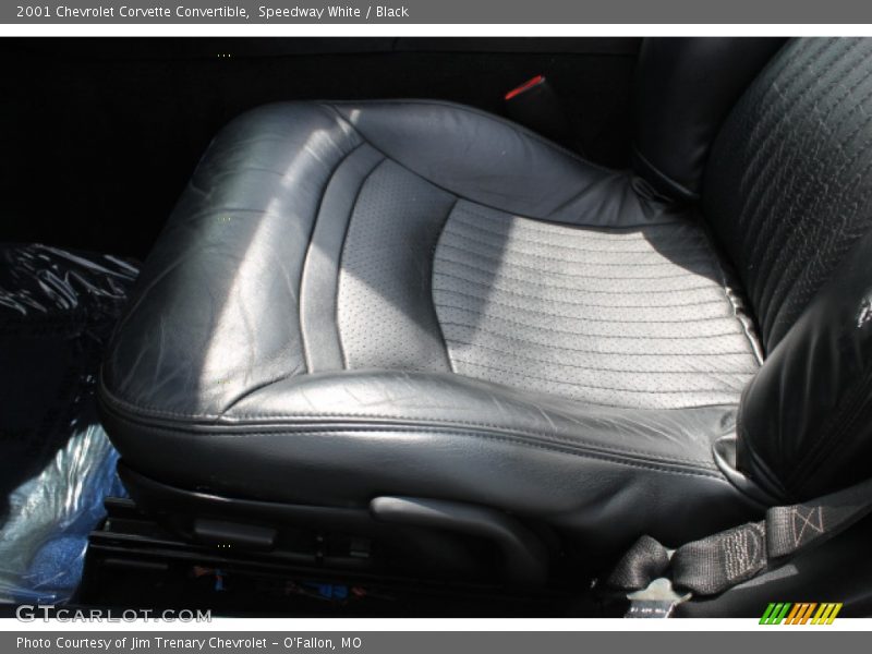 Speedway White / Black 2001 Chevrolet Corvette Convertible