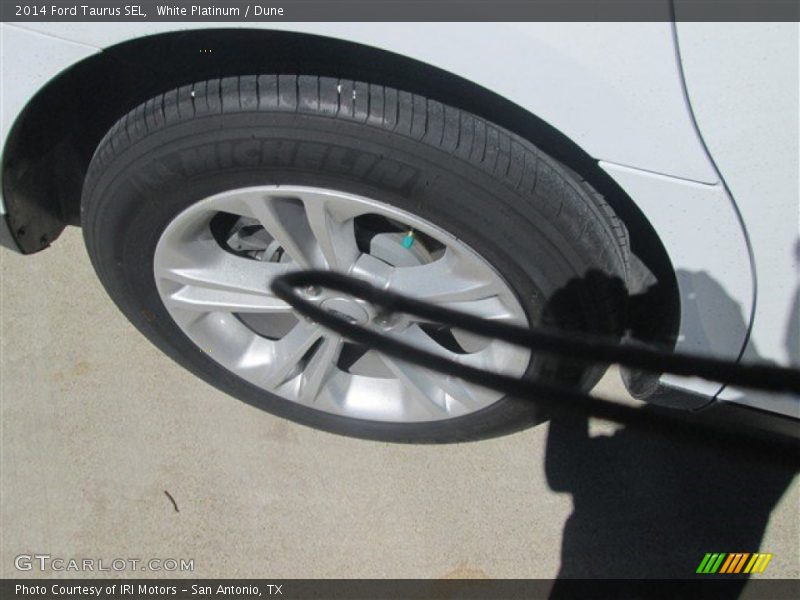 White Platinum / Dune 2014 Ford Taurus SEL