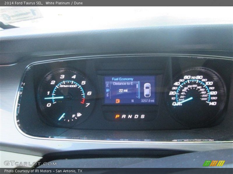 White Platinum / Dune 2014 Ford Taurus SEL