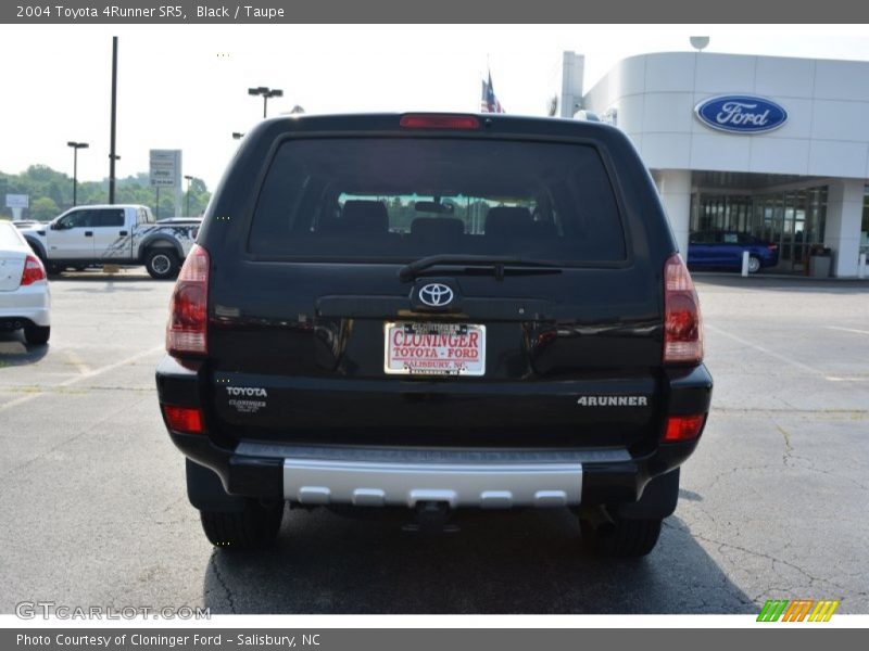 Black / Taupe 2004 Toyota 4Runner SR5