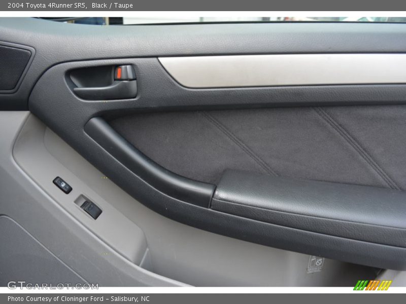 Black / Taupe 2004 Toyota 4Runner SR5