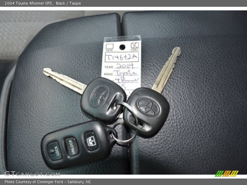 Black / Taupe 2004 Toyota 4Runner SR5