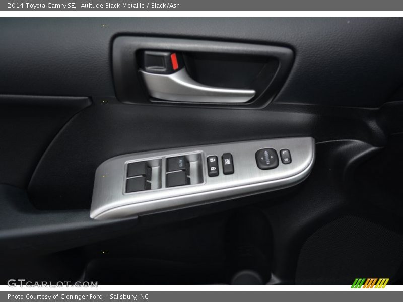 Attitude Black Metallic / Black/Ash 2014 Toyota Camry SE
