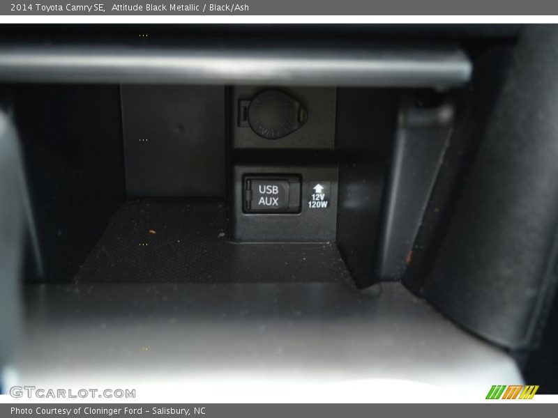 Attitude Black Metallic / Black/Ash 2014 Toyota Camry SE