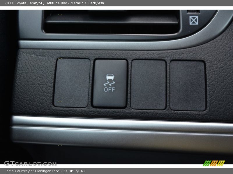 Attitude Black Metallic / Black/Ash 2014 Toyota Camry SE