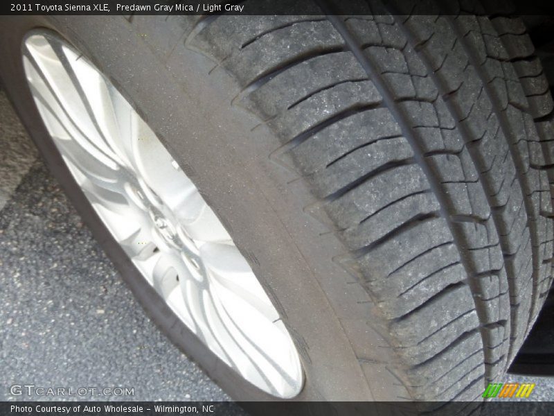 Predawn Gray Mica / Light Gray 2011 Toyota Sienna XLE