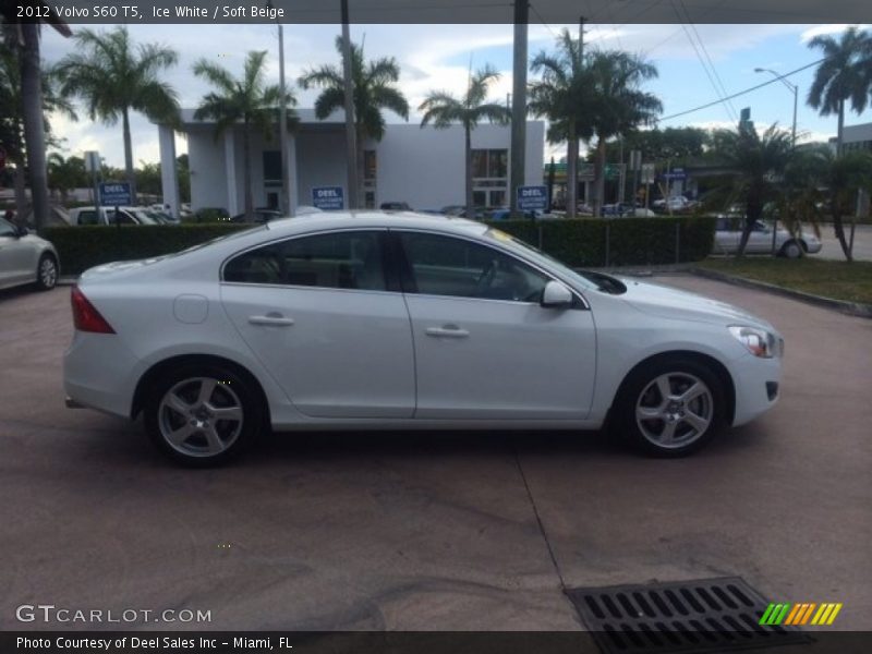 Ice White / Soft Beige 2012 Volvo S60 T5