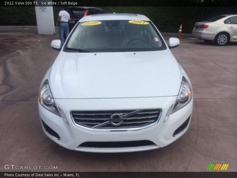 Ice White / Soft Beige 2012 Volvo S60 T5
