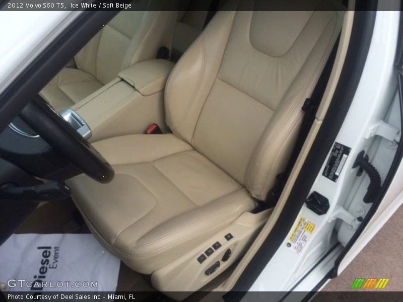 Ice White / Soft Beige 2012 Volvo S60 T5