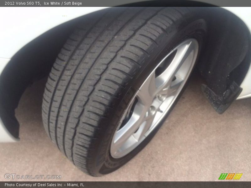 Ice White / Soft Beige 2012 Volvo S60 T5