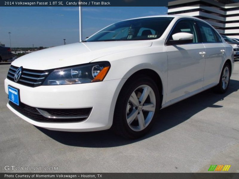 Candy White / Titan Black 2014 Volkswagen Passat 1.8T SE