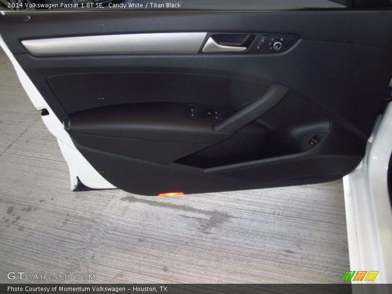 Candy White / Titan Black 2014 Volkswagen Passat 1.8T SE