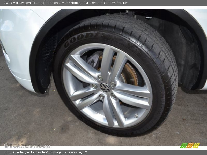 Pure White / Black Anthracite 2013 Volkswagen Touareg TDI Executive 4XMotion