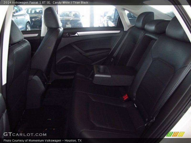 Candy White / Titan Black 2014 Volkswagen Passat 1.8T SE