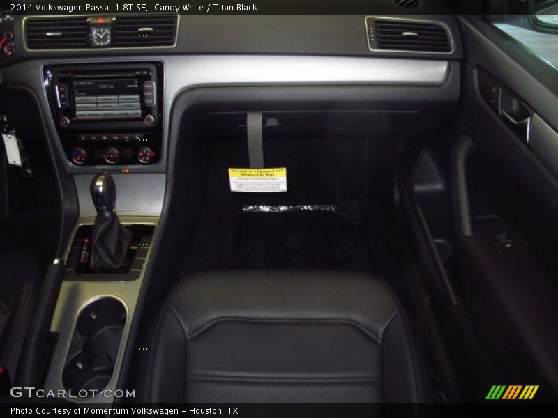 Candy White / Titan Black 2014 Volkswagen Passat 1.8T SE