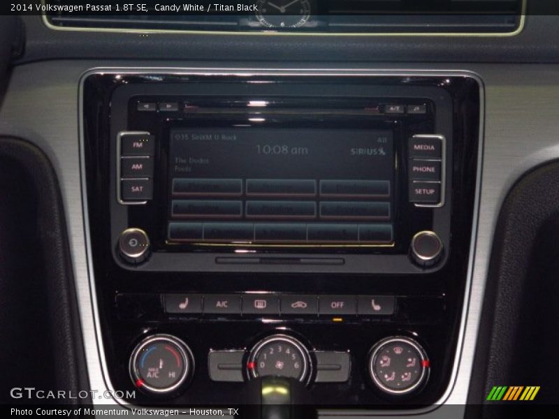 Candy White / Titan Black 2014 Volkswagen Passat 1.8T SE