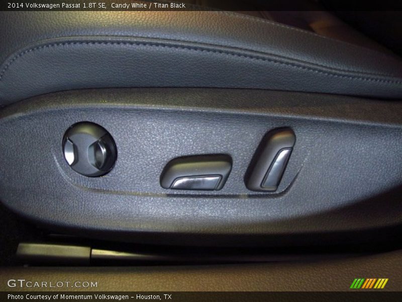 Candy White / Titan Black 2014 Volkswagen Passat 1.8T SE