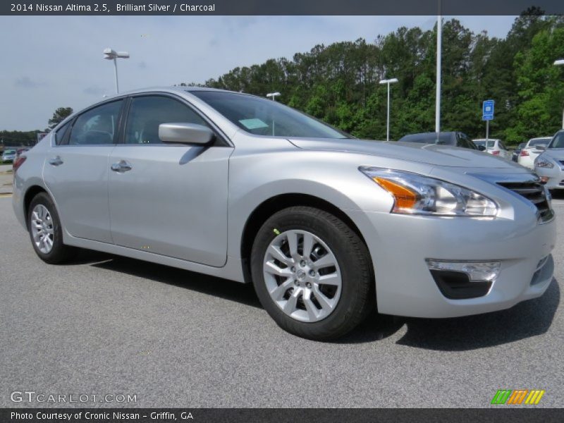 Front 3/4 View of 2014 Altima 2.5