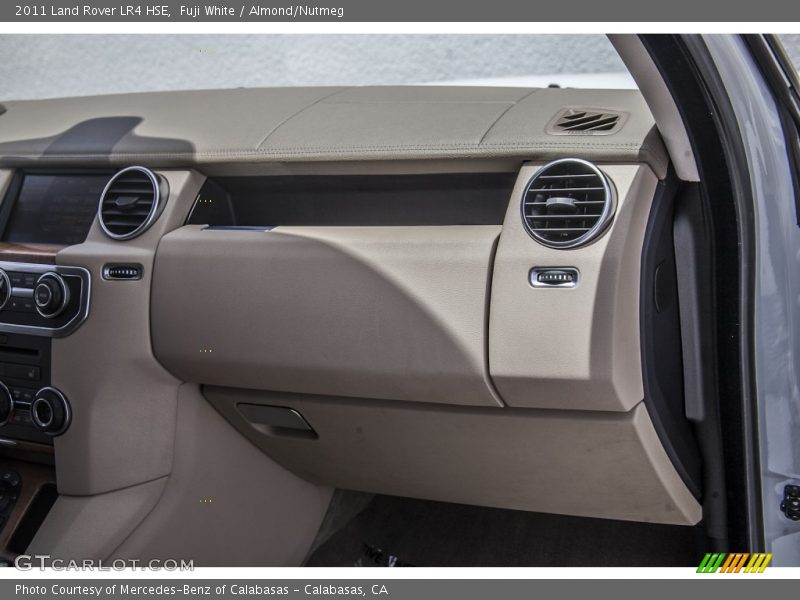 Fuji White / Almond/Nutmeg 2011 Land Rover LR4 HSE