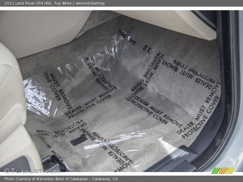 Fuji White / Almond/Nutmeg 2011 Land Rover LR4 HSE