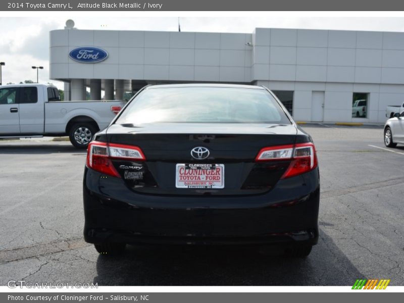 Attitude Black Metallic / Ivory 2014 Toyota Camry L