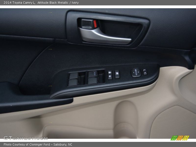 Attitude Black Metallic / Ivory 2014 Toyota Camry L