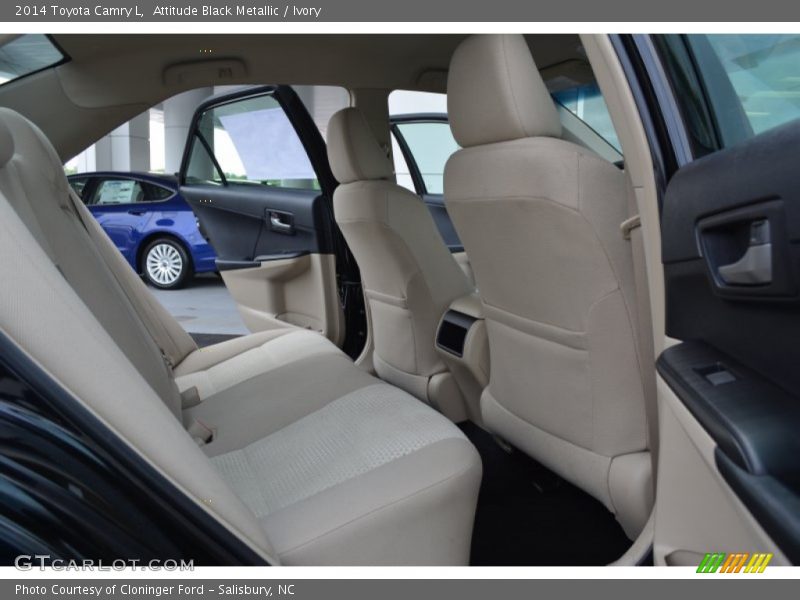 Attitude Black Metallic / Ivory 2014 Toyota Camry L