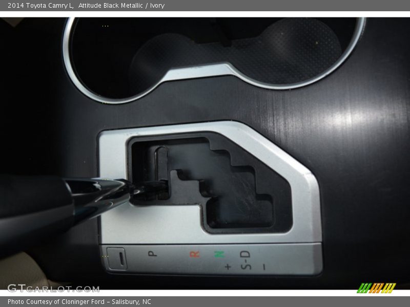 Attitude Black Metallic / Ivory 2014 Toyota Camry L