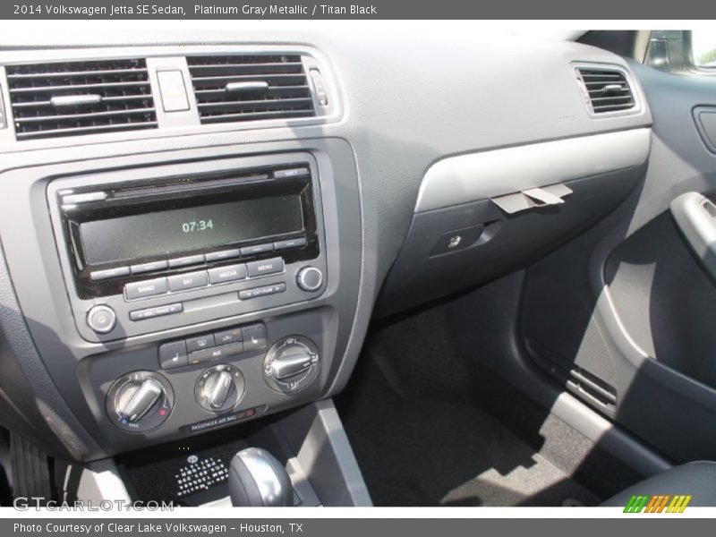 Platinum Gray Metallic / Titan Black 2014 Volkswagen Jetta SE Sedan