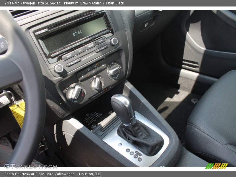 Platinum Gray Metallic / Titan Black 2014 Volkswagen Jetta SE Sedan