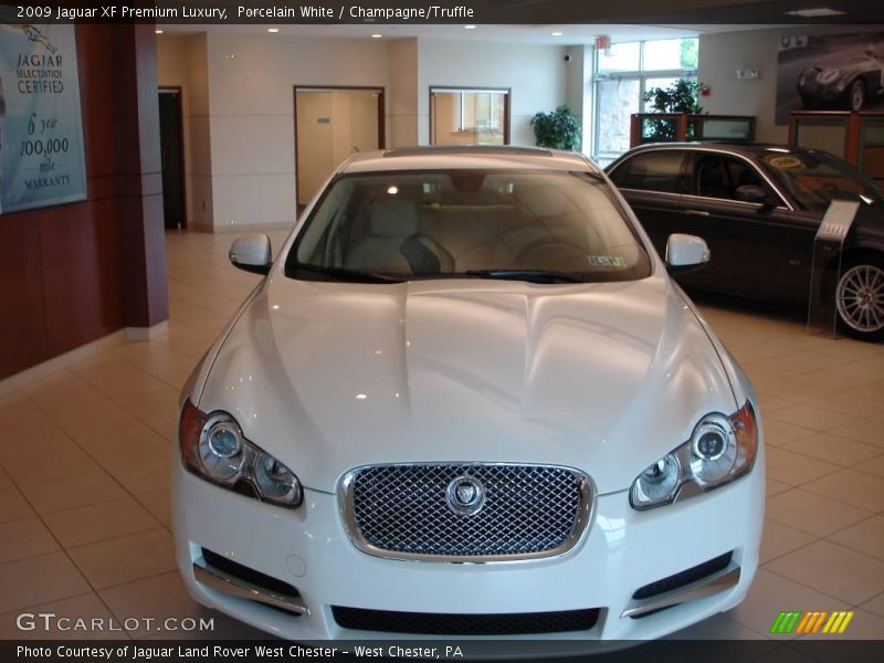 Porcelain White / Champagne/Truffle 2009 Jaguar XF Premium Luxury