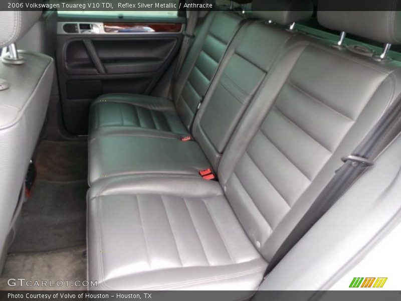 Rear Seat of 2006 Touareg V10 TDI