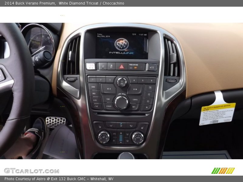 White Diamond Tricoat / Choccachino 2014 Buick Verano Premium