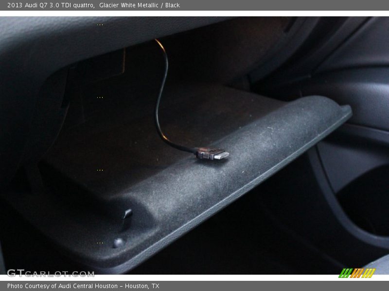 Glacier White Metallic / Black 2013 Audi Q7 3.0 TDI quattro