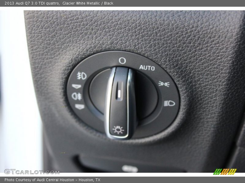 Glacier White Metallic / Black 2013 Audi Q7 3.0 TDI quattro