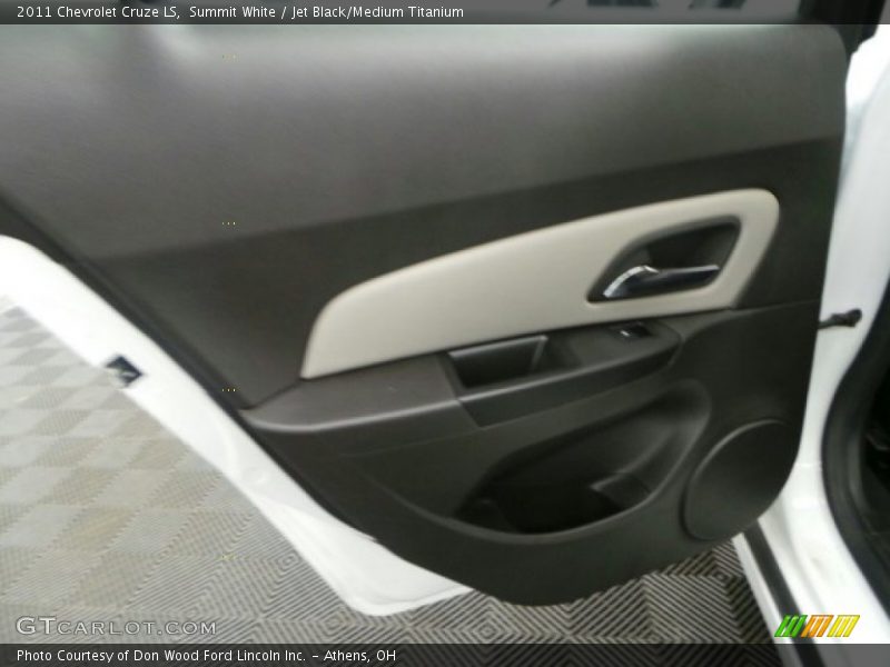 Summit White / Jet Black/Medium Titanium 2011 Chevrolet Cruze LS