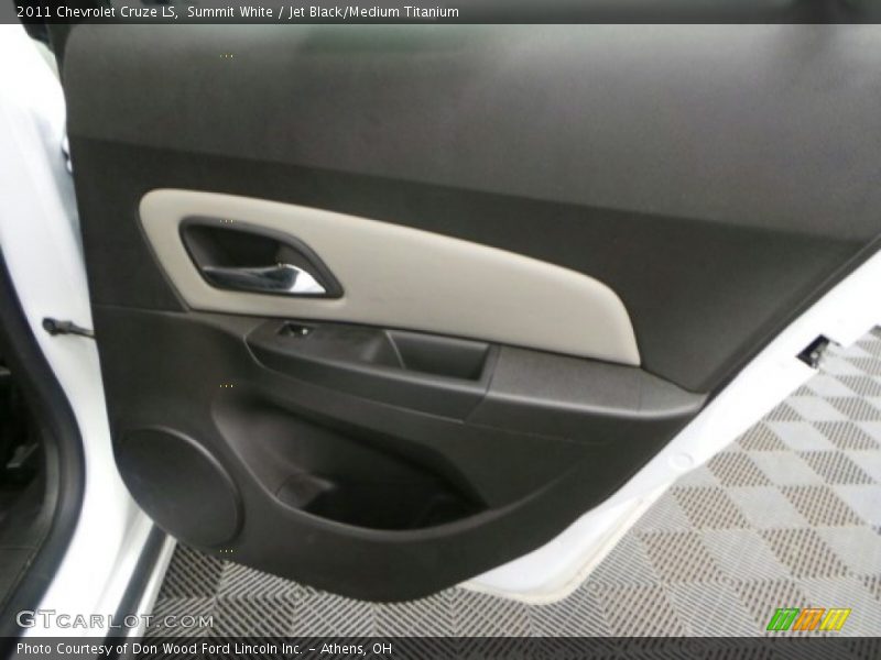 Summit White / Jet Black/Medium Titanium 2011 Chevrolet Cruze LS