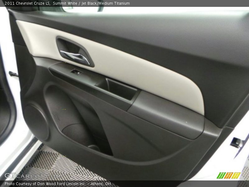 Summit White / Jet Black/Medium Titanium 2011 Chevrolet Cruze LS