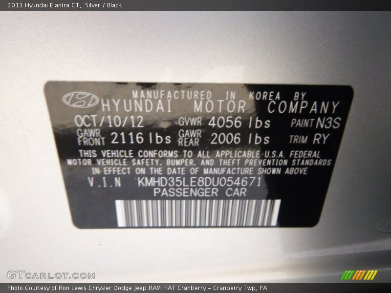 Silver / Black 2013 Hyundai Elantra GT