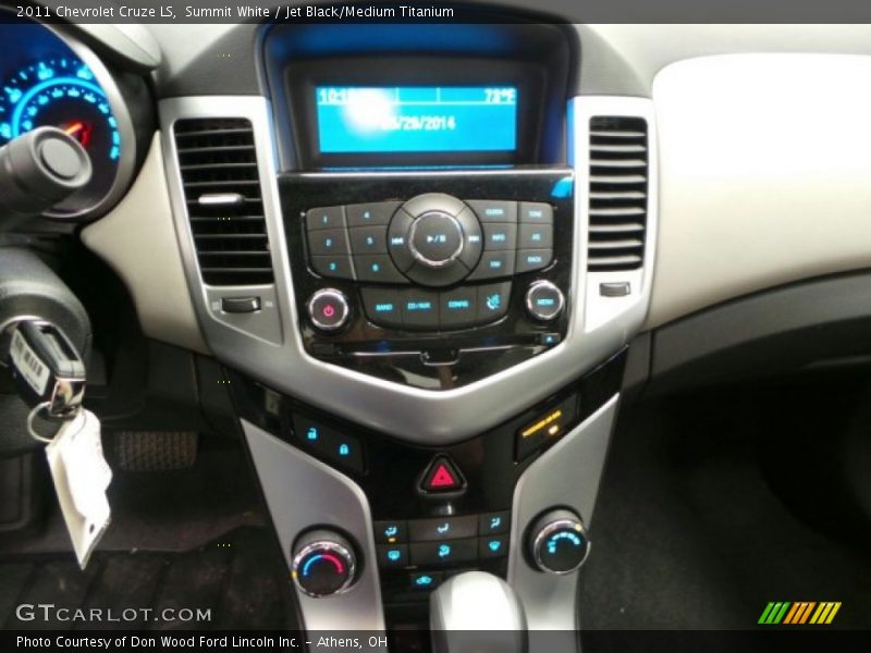 Summit White / Jet Black/Medium Titanium 2011 Chevrolet Cruze LS