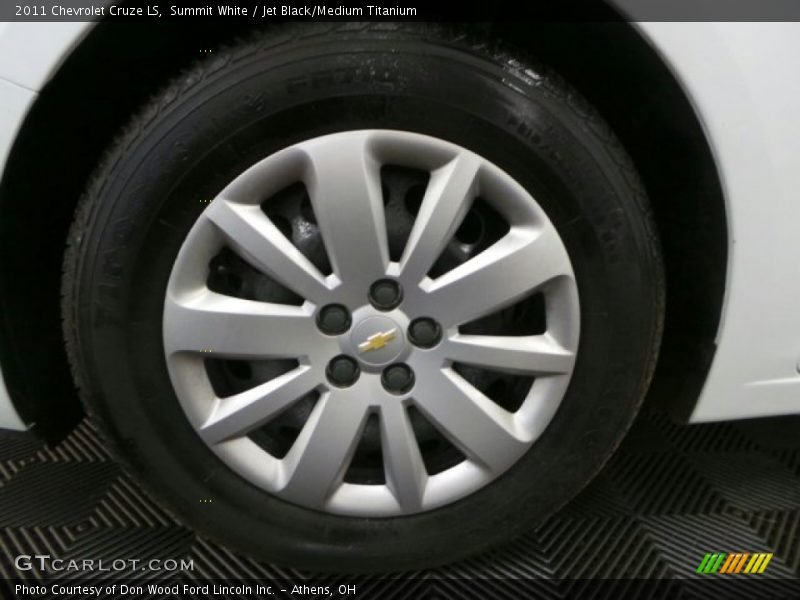 Summit White / Jet Black/Medium Titanium 2011 Chevrolet Cruze LS